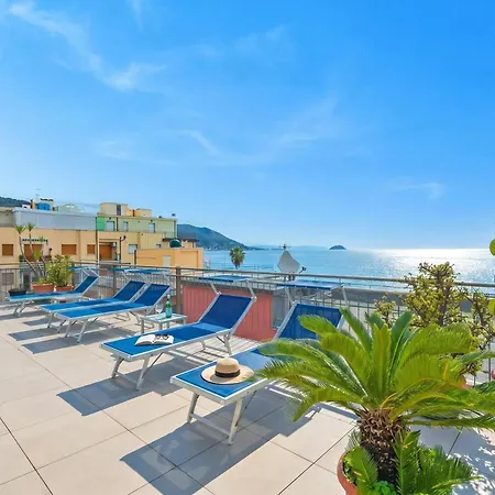 Del Golfo Otel *